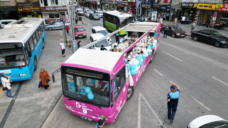 İzmitli çocuklar ve aileleri geleneksel şölende eğlendi