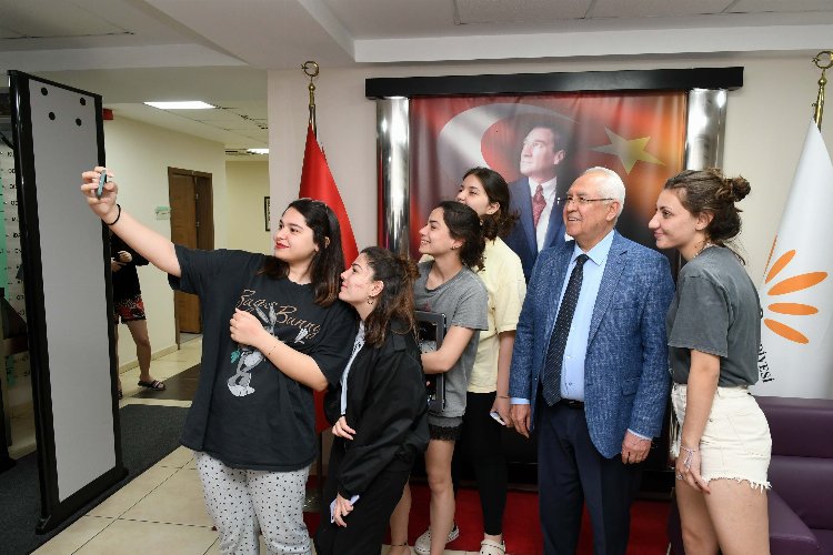 Karabağlar’da eğitime tam destek