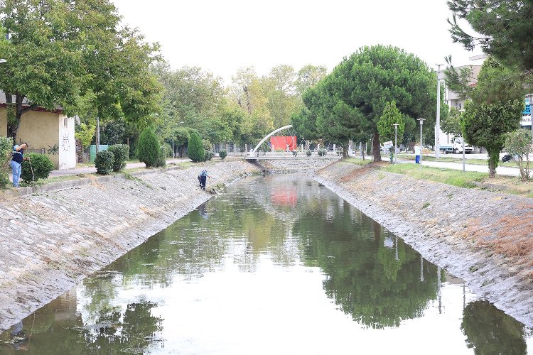 Sakarya Çark Deresi’nde rutin temizlik