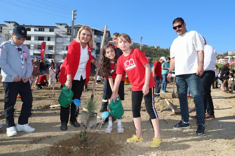 553 şehidimiz adına fidanları İzmit’te toprakla buluştu