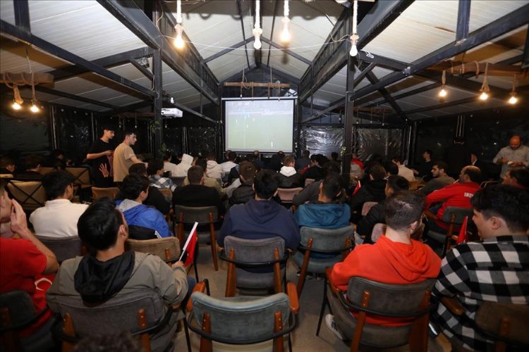 Bursa İnegöl tribününde milli coşku