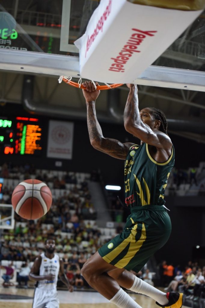 İlk Avrupa maçı, ilk galibiyet