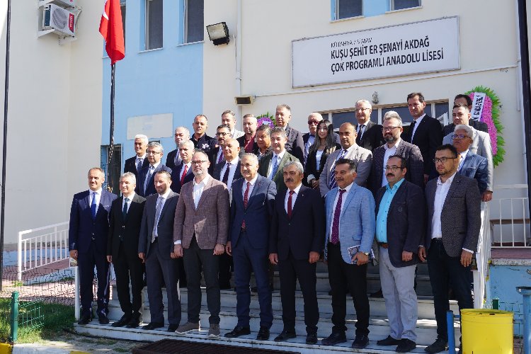 Kütahya’da öğrenciler okulun çatısına GES kurdu