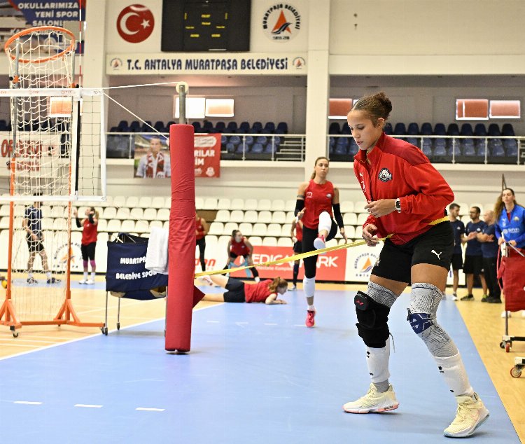 Muratpaşa’dan Sultanlar Ligi temsilcilerine moral ziyareti