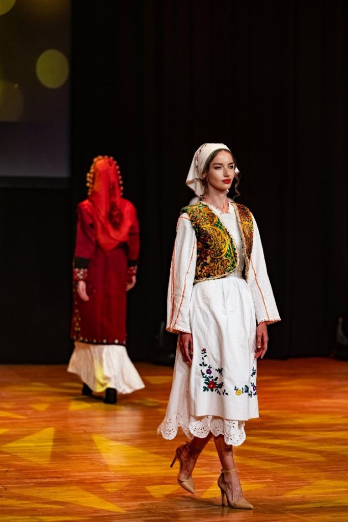 Ünlü tasarımcıdan ‘Zümrüdü Anka’ defilesi