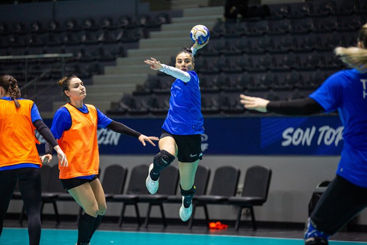 A Milli Kadın hentbolcular hazırlık kampında