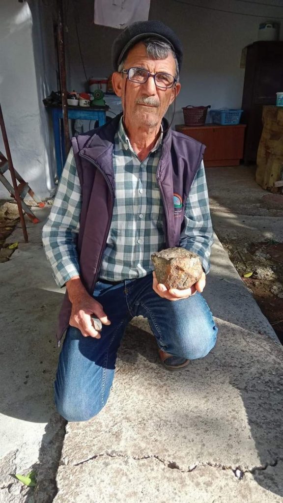 Bergama’da meteor taşı bulundu!