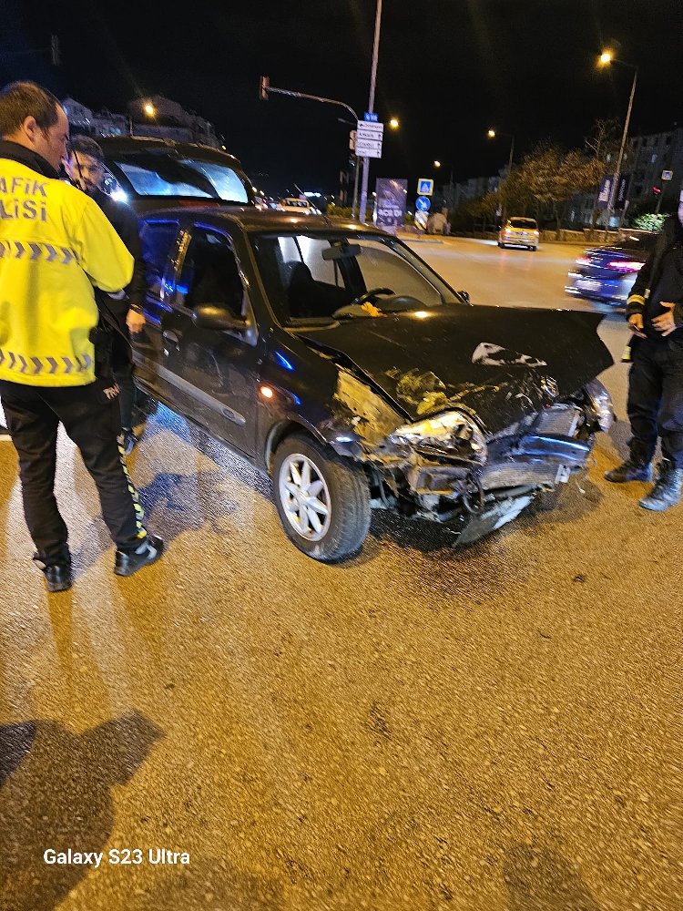 Bursa’da kırmızı ışık ihlali: 6 yaralı