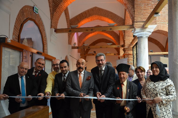 Bursa’da sanatseverler ‘Çeşm-i Cihan Ebru Sergisi’nde buluştu