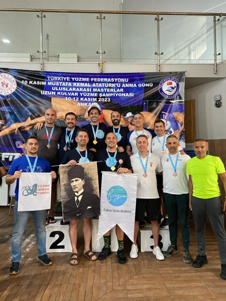 Deniz Kuvvetleri’nin masterları kulaçlarını Ata için attı