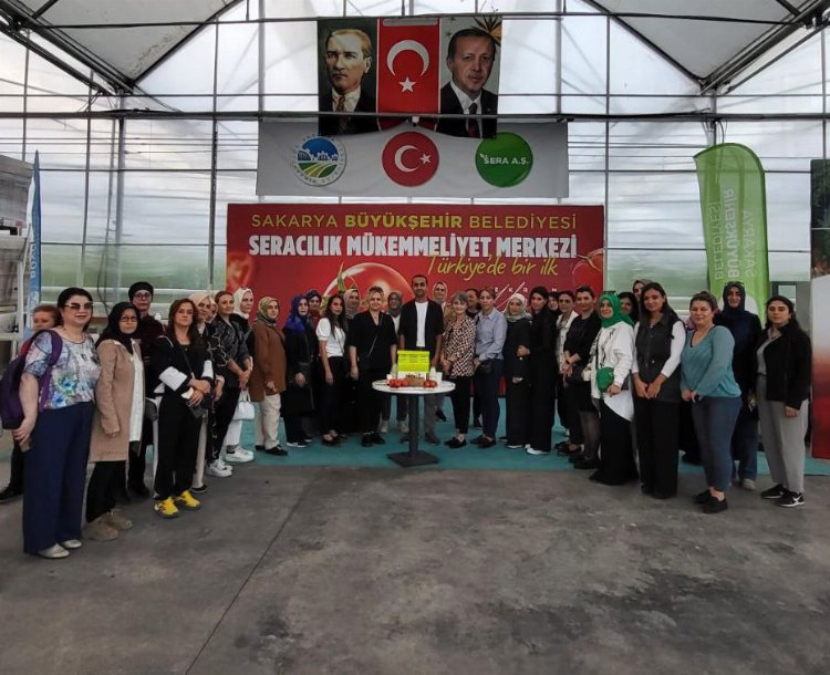 Girişimci kadınlar çift katlı otobüsle Sakarya’yı gezdi