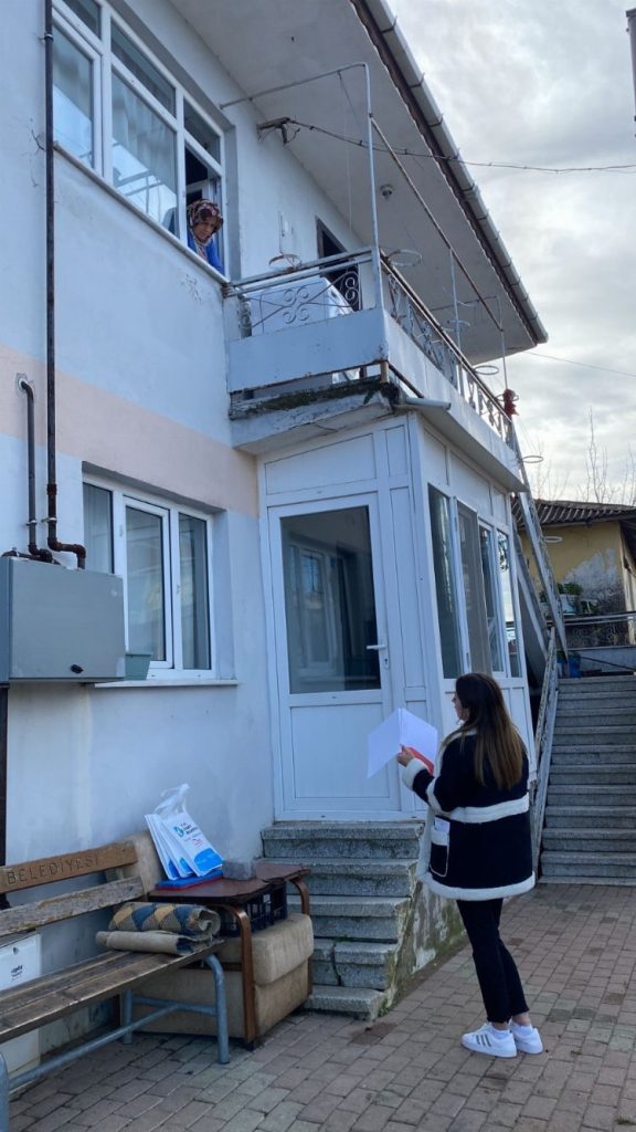 İzmit Belediyesi, Arızlı’da vatandaşın kapısını çaldı