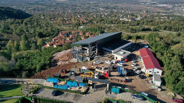 Teleferik’te ana hat boyunca haberleşme halatı