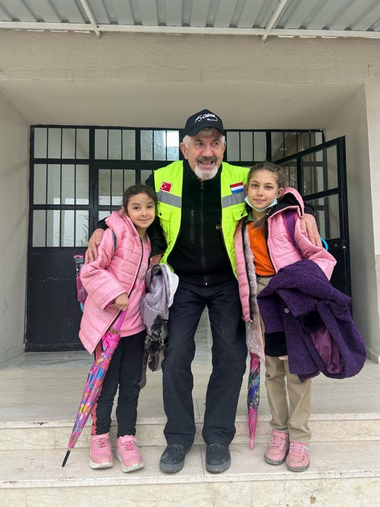 Altın Lale Vakfı Başkanı Türker, Hatay’da yardım dağıttı