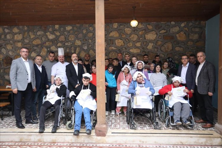 Bursa İnegöl’de ‘Engelsiz Şefler’ mutfakta