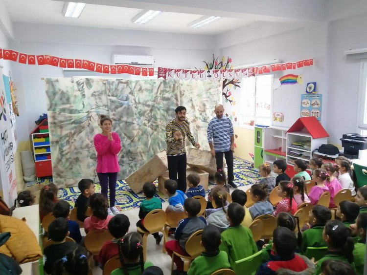 Hataylı minikler ‘Karınca Kararınca’ öğrenerek eğleniyor