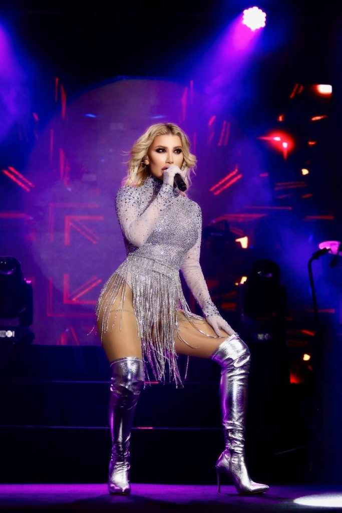 İrem Derici yeni yılı Kıbrıs’ta karşıladı