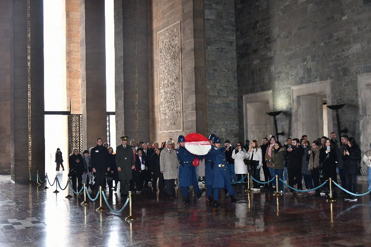 Muratpaşa Yaşlı Meclisi’nden Ata’ya ziyaret