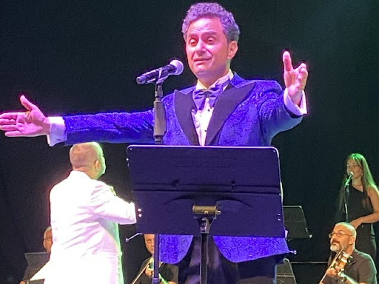 Bursa Festivali’nde Zeki Müren eserleriyle anıldı