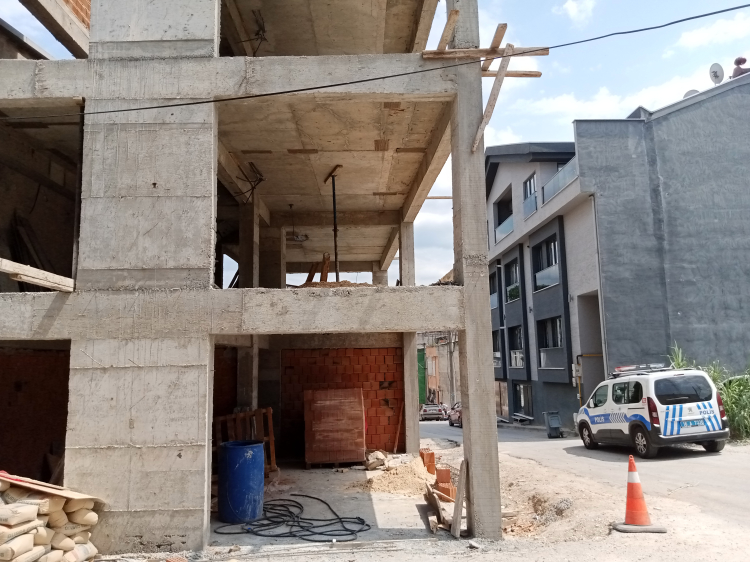 Fethiye Mahallesi’ndeki inşaat tehlike saçıyor