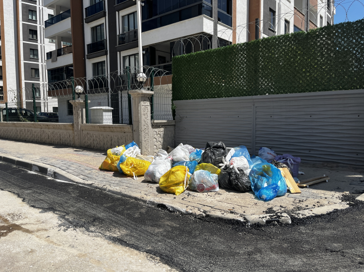 Bursa Hasanağa Toki’de çöp ve koku sorunu hat safhada!