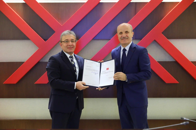 DEÜ Rektörü Yılmaz mazbatasını aldı