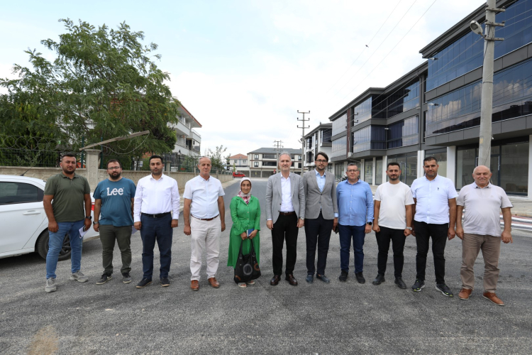 Ertuğrulgazi Mahallesinde tretuvar ve yol kaplama çalışmaları sürüyor