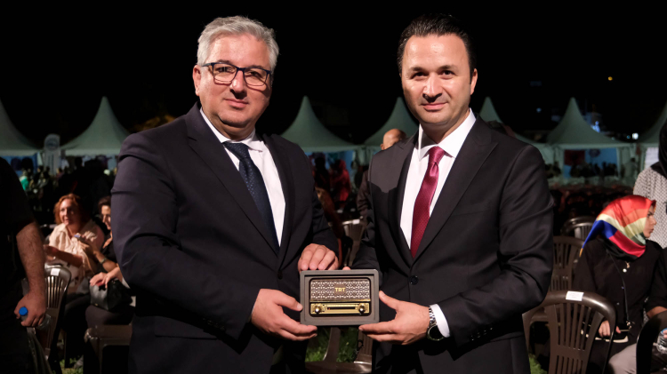 Sakarya’da Millet Bahçesi sahne ışıklarıyla aydınlandı