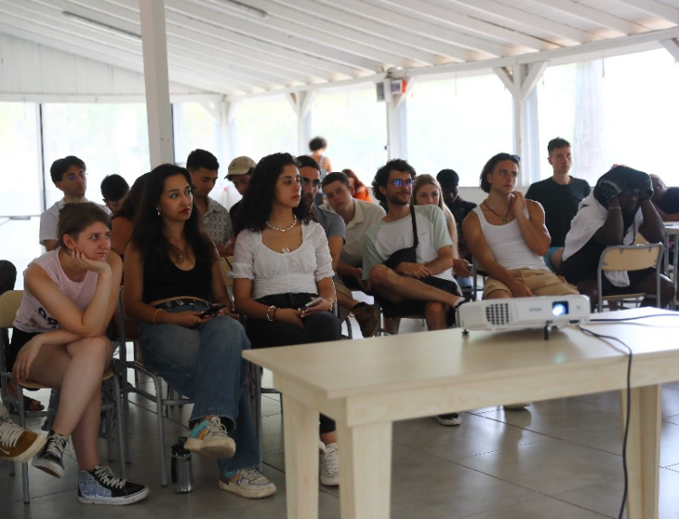 Yabancı gençlik bu kampa bayıldı