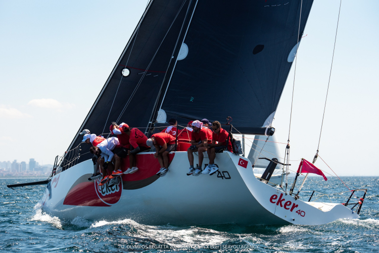 Yarışlar kıran kırana geçti… Büyük kupa ‘ENKA CHEESE IV’ gitti