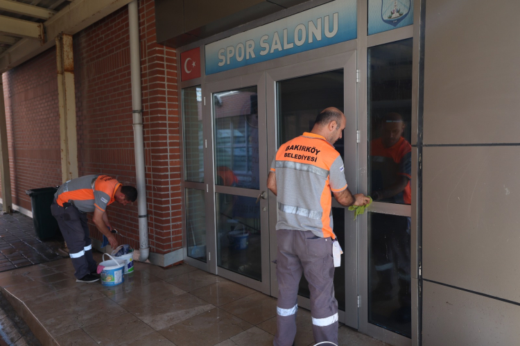 Bakırköy Belediyesi’nden okullara temizlik desteği