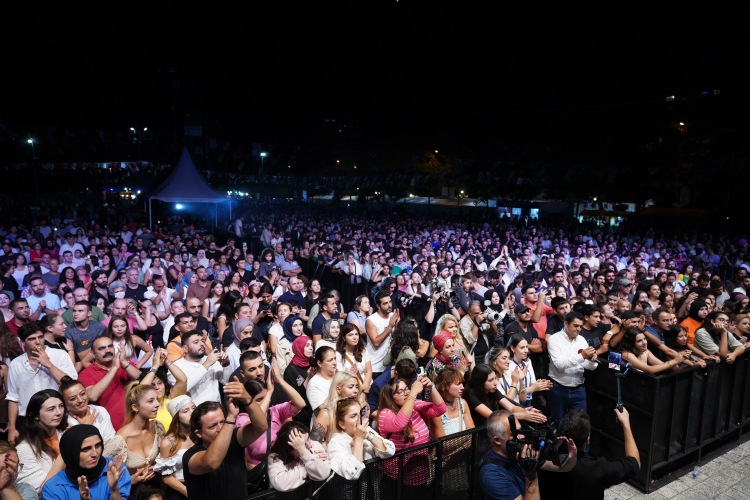 Beylikdüzü’nde ’11. Barış ve Sevgi Buluşmaları’na muhteşem final