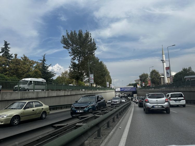 Bursa’da okullar açıldı, trafik durma noktasına geldi