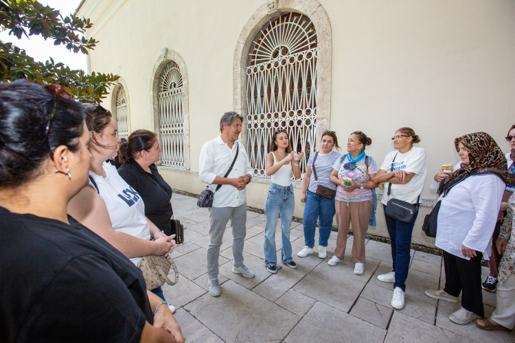 Bursa’nın güzelliklerini işaret diliyle keşfettiler