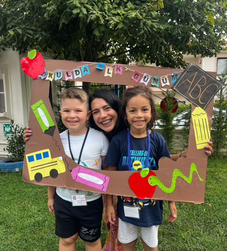 Egeberkli miniklerden okula eğlenceli merhaba