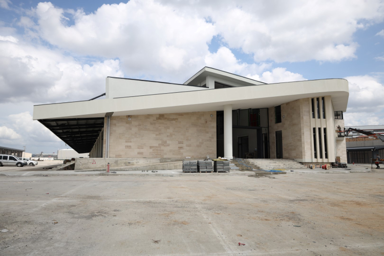 Gebze’de yeni hal binasında son rötuşlar