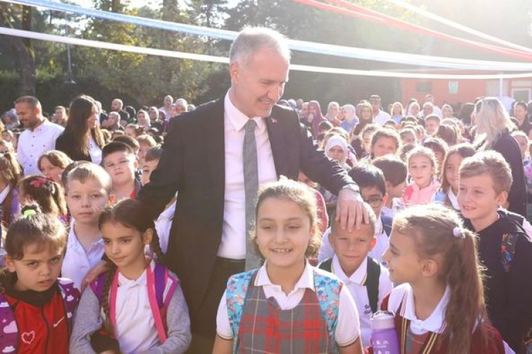 İnegöl’de ilk ders zilini protokol çaldı