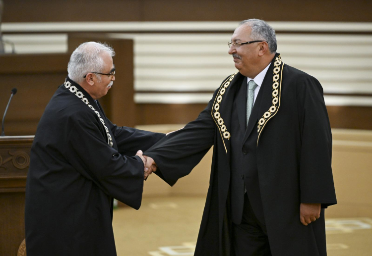 Metin Kıratlı kisvesini giydi