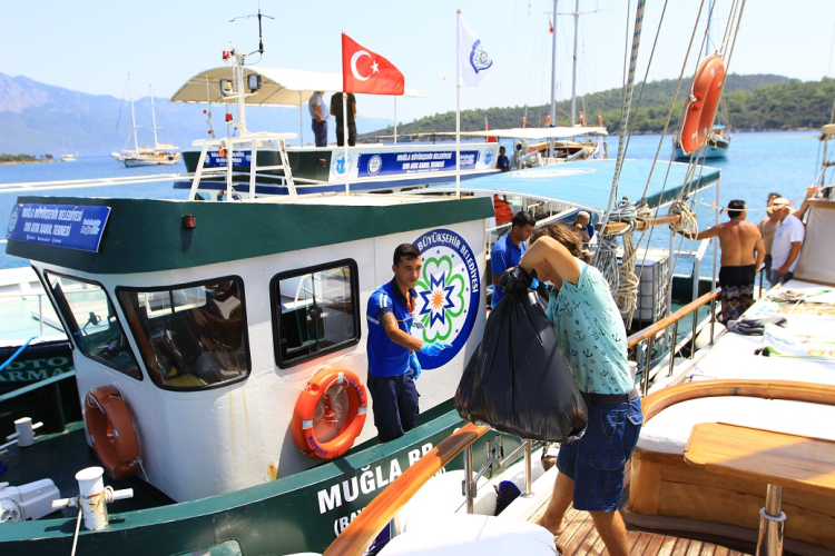Muğla’da teknelerden 5 milyon litre atık su