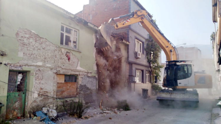 Osmangazi’de metruk bina temizliği