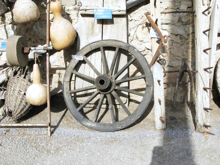 Yenişehir’de köy meydanında “açık hava müzesi”