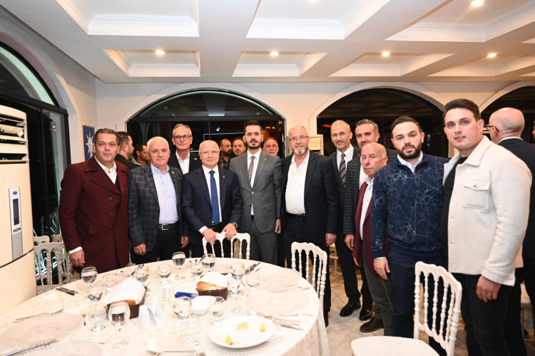 Bursa’da AK Partililer Osmangazi delegeleriyle buluştu