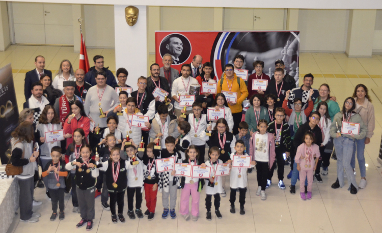 Bursa’da Cumhuriyet Bayramı 4. ELO Satranç Turnuvası düzenlendi