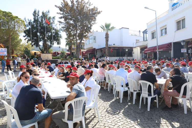 Güzelbahçe’de çifte toplu sözleşme mutluluğu