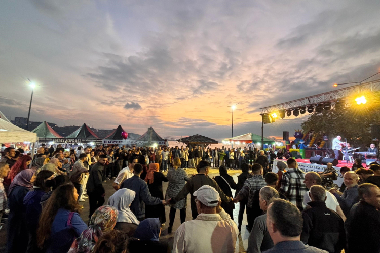 Hemşehri dernekleri Bursa Gemlik’te buluştu