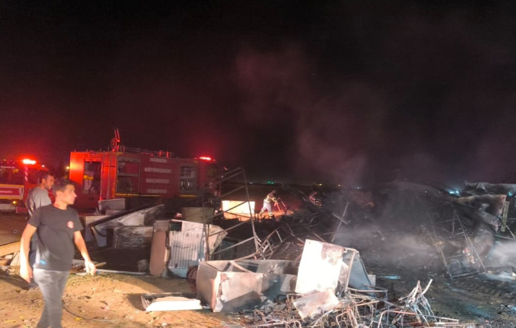 Kızıltepe’de hurdalık alanda çıkan yangın söndürüldü