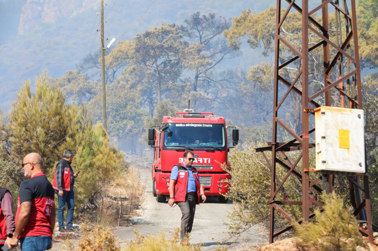 Muğla’daki orman yangınlarına müdahale sürüyor