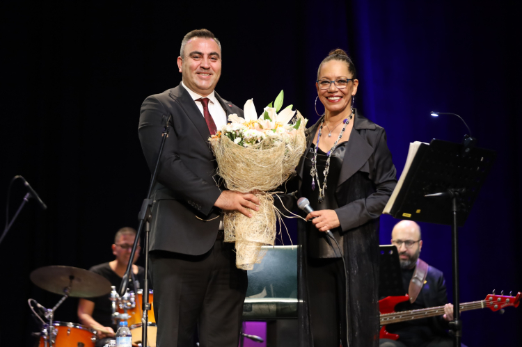 Pop-cazın büyüsü Bursalıları sardı