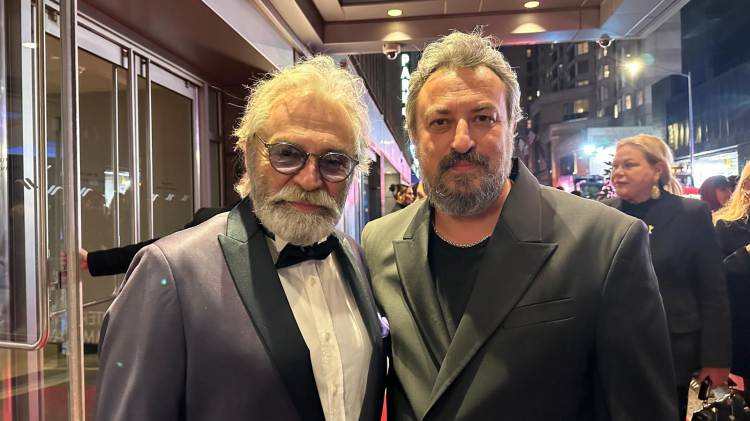 52. Emmy Ödülleri’nde kırmızı halıda boy gösterdiler