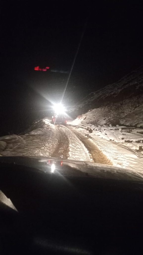 Artvin’de baba-oğul yaylada mahsur kaldı! İmdada Özel İdare ekipleri yetişti